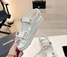 Женские кожаные сандалии Chanel 2022-2023 белые