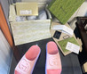 Женские полиуретановые шлепанцы Gucci 2022-2023 розовые
