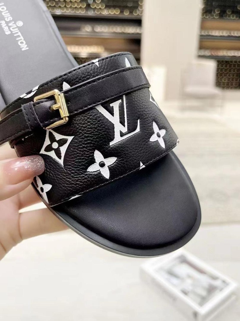 Женские кожаные шлепанцы Louis Vuitton 2022-2023 черные с белым