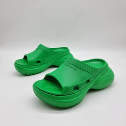 Женские полиуретановые шлепанцы Balenciaga 2022-2023 зеленые