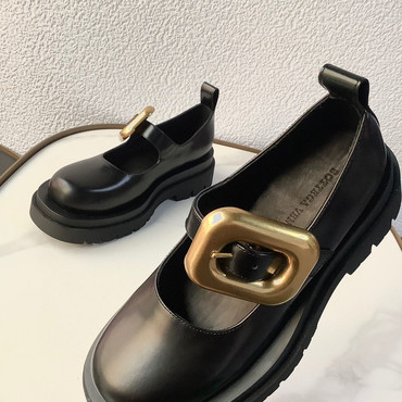 Женские кожаные лоферы Bottega Veneta 2022-2023 черные