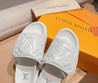 Женские кожаные шлепанцы Louis Vuitton 2022-2023 белые с логотипом