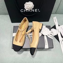 Женские кожаные балетки Chanel Mary Janes 2022-2023 бежевые с черным