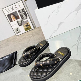Женские кожаные шлепанцы Chanel 2022-2023 черные