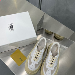 Женские кроссовки Maison Margiela 2022-2023 белая кожа с серой замшей