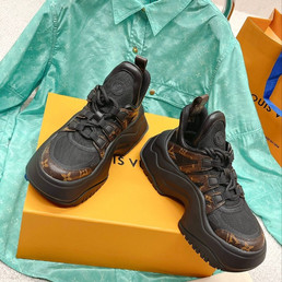 Женские текстильные кроссовки Louis Vuitton 2022-2023 черные с коричневым