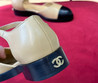 Женские кожаные туфли Chanel 2022-2023 бежевые с черным носом