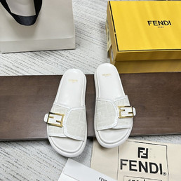 Женские текстильные шлепанцы Fendi 2022-2023 белые