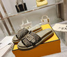 Женские текстильные шлепанцы Fendi 2022-2023 зеленые с орнаментом