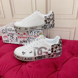 Женские кожаные кроссовки Dolce & Gabbana 2022-2023 белые с надписями и камушками