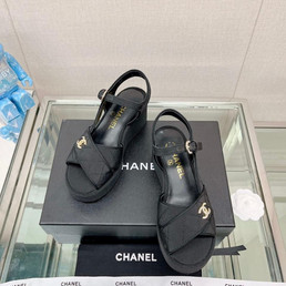 Женские кожаные босоножки Chanel 2022-2023 черные