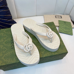 Женские кожаные шлепанцы Gucci 2023-2024 белые