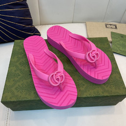 Женские кожаные шлепанцы Gucci 2023-2024 розовые