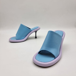 Женские кожаные туфли JW Anderson 2023-2024 голубые