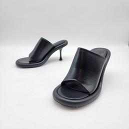 Женские кожаные туфли JW Anderson 2023-2024 черные