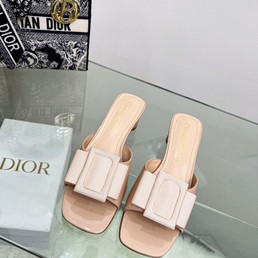 Женские кожаные туфли Christian Dior 2023-2024 бежевые