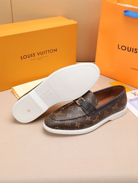 Мужские кожаные лоферы Louis Vuitton 2023-2024 коричневые с логотипом