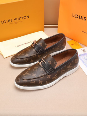 Мужские кожаные лоферы Louis Vuitton 2023-2024 коричневые с логотипом