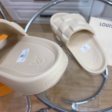 Мужские шлепанцы Louis Vuitton 2023-2024 кремовые