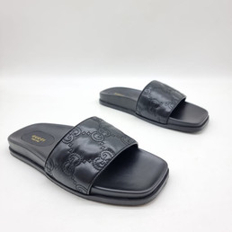 Мужские кожаные шлепанцы Gucci 2023-2024 черные