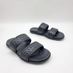 Мужские кожаные шлепанцы Bottega Veneta 2023-2024 черные