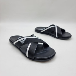 Мужские кожаные шлепанцы Emporio Armani 2023-2024 черные крест-накрест с белыми полосками