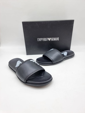 Мужские кожаные шлепанцы Emporio Armani 2023-2024 черные с логотипом