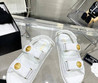 Женские кожаные сандалии Chanel 2023-2024 белые