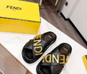 Женские кожаные шлепанцы Fendi 2023-2024 черные