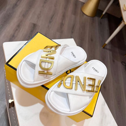 Женские кожаные шлепанцы Fendi 2023-2024 белые