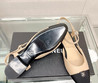 Женские кожаные туфли Chanel 2023-2024 бежевые с черным носом