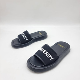 Женские текстильные шлепанцы Burberry 2023-2024 черные