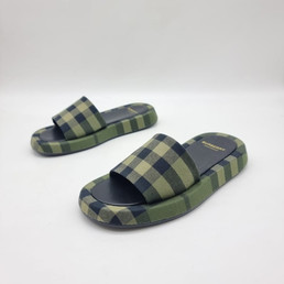 Женские текстильные шлепанцы Burberry 2023-2024 зеленые в клетку