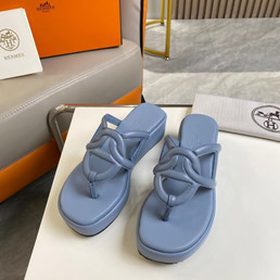 Женские кожаные шлепанцы Hermes 2022-2023 голубые