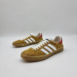 Женские замшевые кроссовки Gucci Gazelle 2023-2024 коричневые с белым