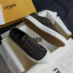 Женские текстильные кроссовки Fendi 2023-2024 черные