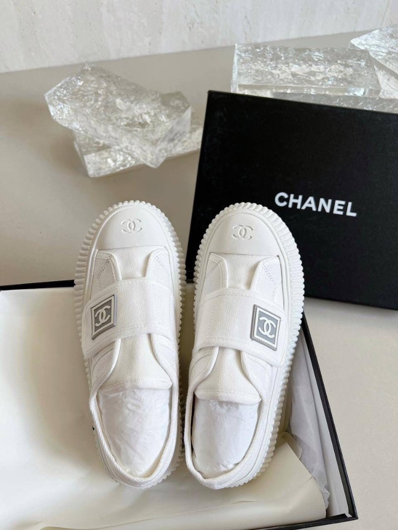 Женские текстильные кроссовки Chanel 2023-2024 белые