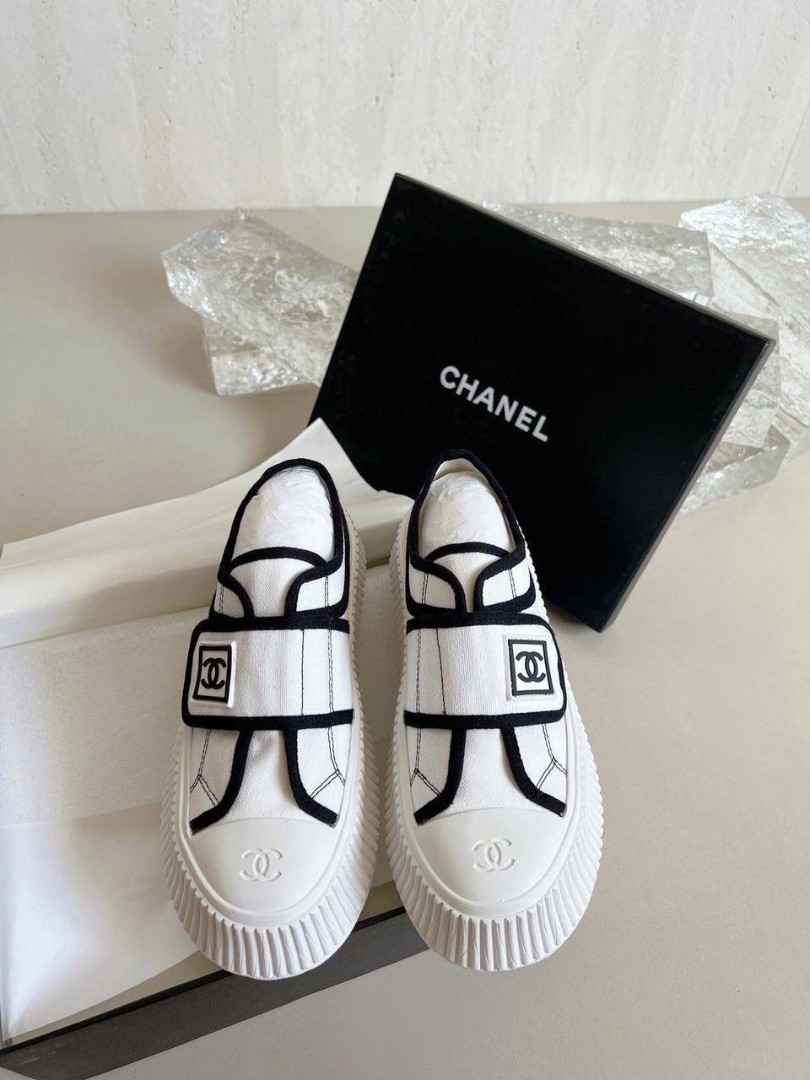 Женские текстильные кроссовки Chanel 2023-2024 белые с черным