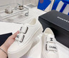 Женские текстильные кроссовки Chanel 2023-2024 белые с логотипом