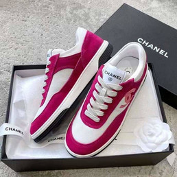 Женские замшевые кроссовки Chanel 2023-2024 розовые