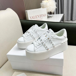 Женские кожаные кроссовки Valentino 2023-2024 белые