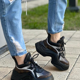 Женские комбинированные кроссовки Louis Vuitton Archlight 2023-2024 черные с коричневой полосой