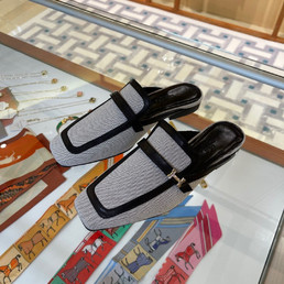 Женские текстильные туфли Hermes 2023-2024 серые с черными вставками