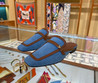 Женские текстильные туфли Hermes 2023-2024 синие с коричневыми вставками