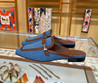 Женские текстильные туфли Hermes 2023-2024 синие с коричневыми вставками
