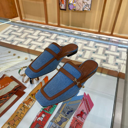 Женские текстильные туфли Hermes 2023-2024 синие с коричневыми вставками