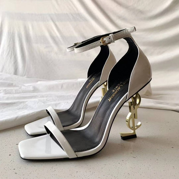 Женские кожаные туфли Saint Laurent Opyum 2023-2024 белые