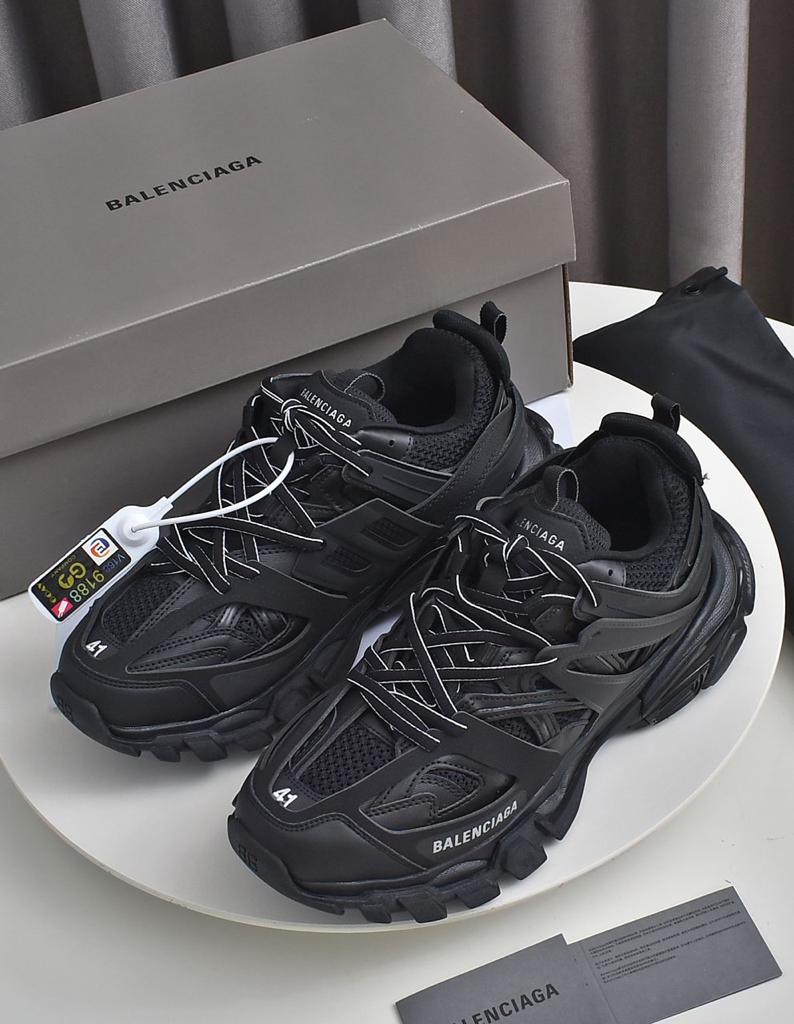 Balenciaga 2024. Баленсиага track черные. Balenciaga track 2023. Кроссовки Balenciaga track 3. Balenciaga track Trainer 'Black'.