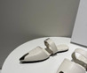 Женские кожаные туфли Alexander McQueen 2023-2024 белые