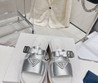 Женские кожаные шлепанцы Prada 2023-2024 серебристые